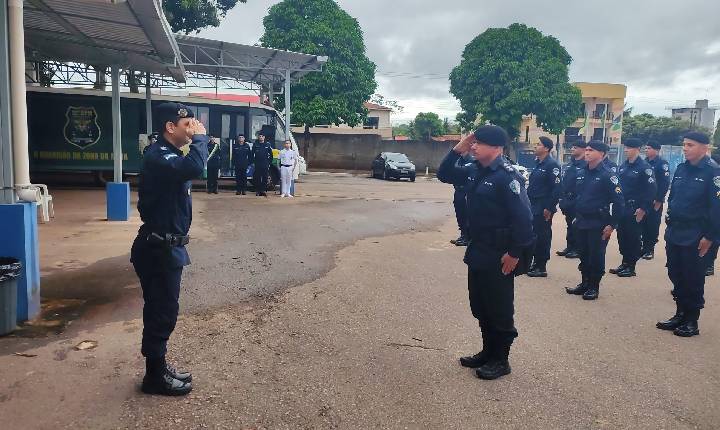 10º BATALHÃO DE POLÍCIA MILITAR REALIZA FORMATURA ALUSIVA AO DIA DE TIRADENTES