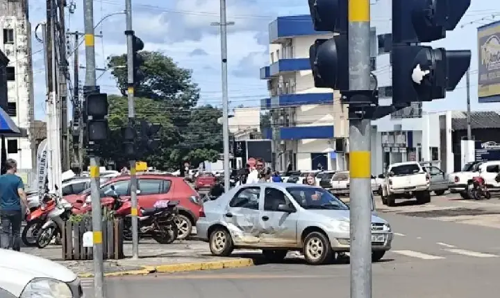 Acidente em Vilhena envolve idoso sem CNH - VEJA O VÍDEO