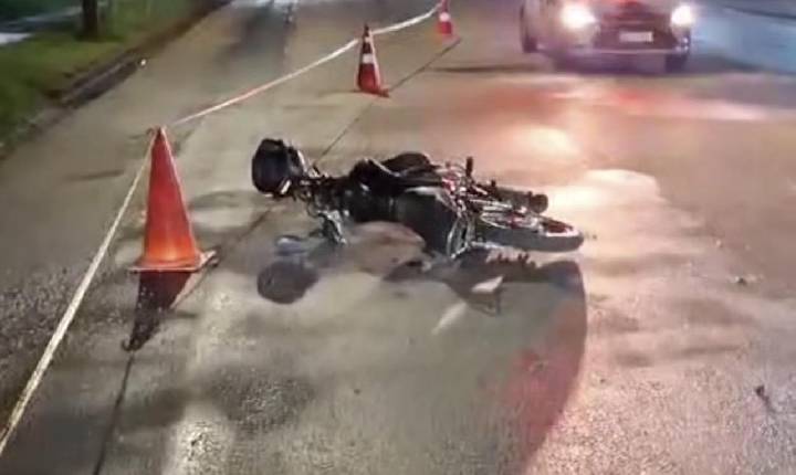Acidente envolvendo carro e moto deixa feridos