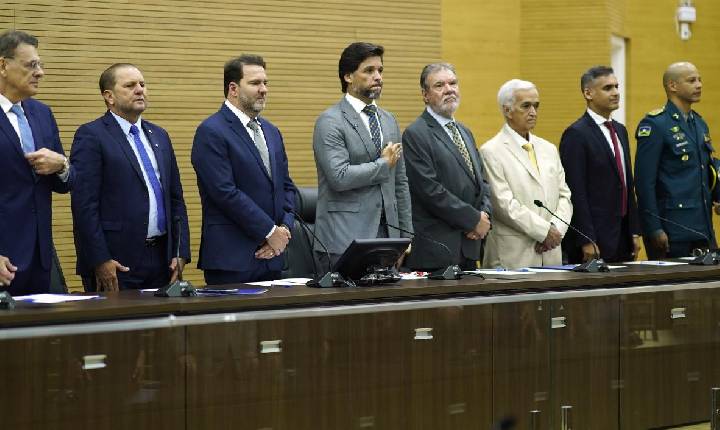 Alex Redano e Cirone Deiró homenageiam personalidades na Alero