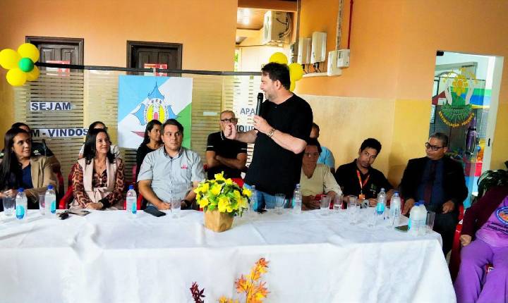 Alex Redano participa da entrega de projeto de segurança na APAE de Ariquemes