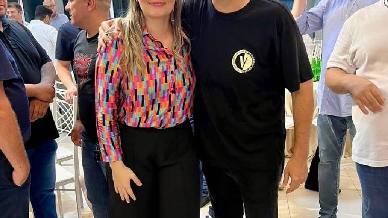 Após três anos e meio de atuação discreta na Câmara, Sofia cobra apoio de Léo Moraes a Bolsonaro