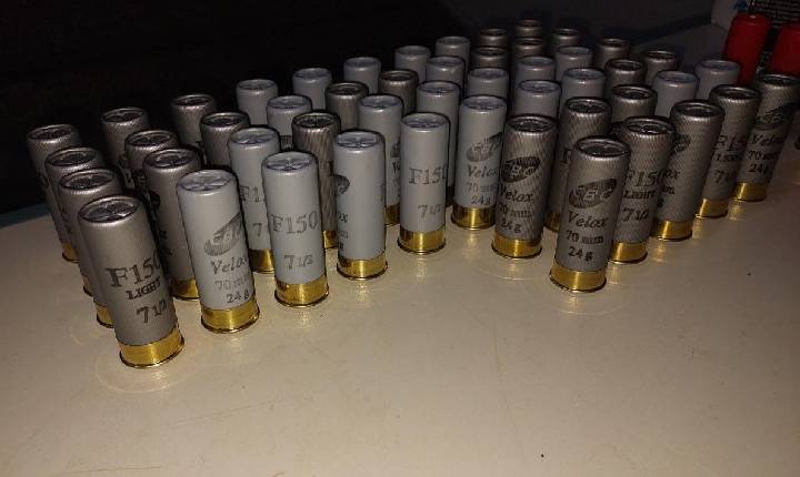 ARIQUEMES – AÇÃO CONJUNTA DA POLÍCIA MILITAR INTERCEPTA SUSPEITOS ARMADOS NA BR-364 E RECUPERA VASTO ARMAMENTO E BENS FURTADOS.
