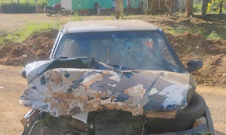 Caminhão da Prefeitura de Campo Novo em alta velocidade bate em carro menor na zona rural de Buritis