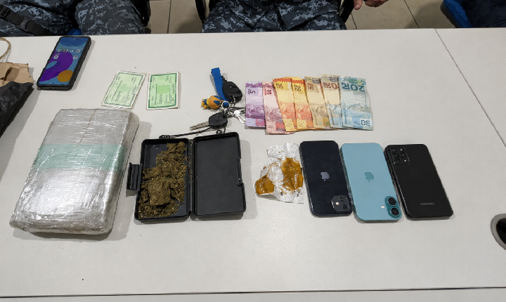 Casal é preso com drogas em fundo falso no banco do carro em Porto Velho