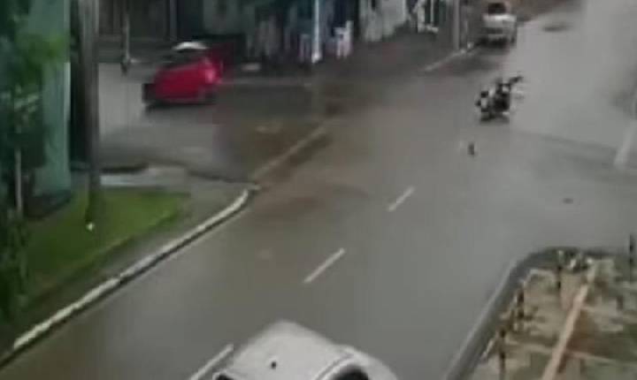 Colisão resulta em motociclista ferido