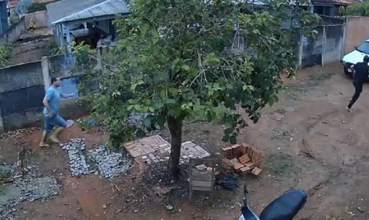 Criminoso fogem da delegacia minutos  após serem presos