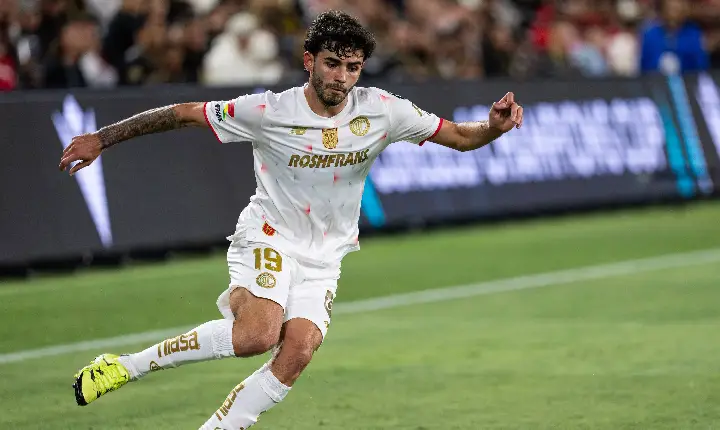 De meio-campista a lateral: Quem é a surpresa de Scaloni que ameaça espaço de Giay na Argentina?