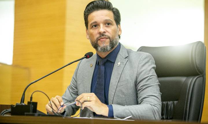 Delegado Rodrigo Camargo cobra informações sobre falta de professores no Colégio Tiradentes de Rolim de Moura