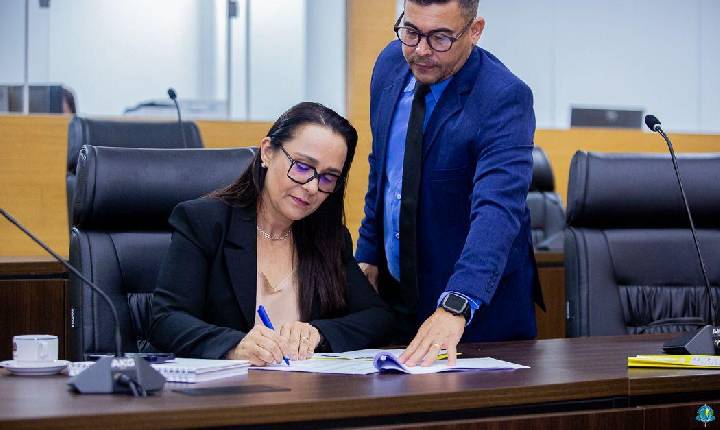 Deputada Rosangela Donadon solicita restauração e construção da calçada da Escola Sebastiana Lima de Oliveira.