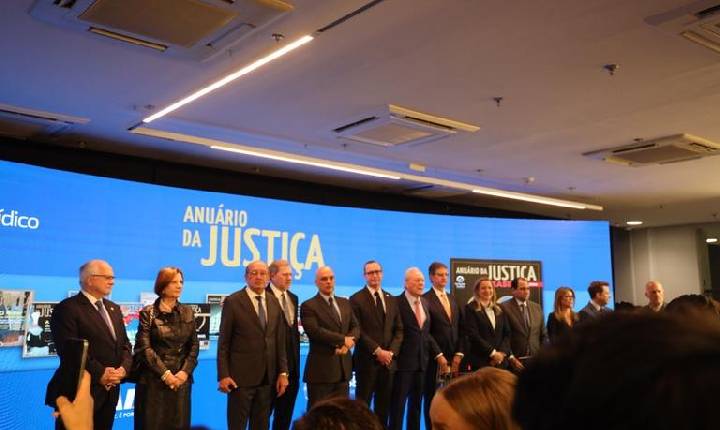Edição comemorativa do Anuário da Justiça Brasil é lançada em cerimônia no STF