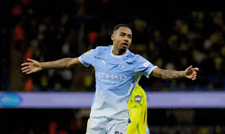 Estreia dos sonhos no Manchester City faz Allan igualar brasileiros e ganhar moral com Maresca