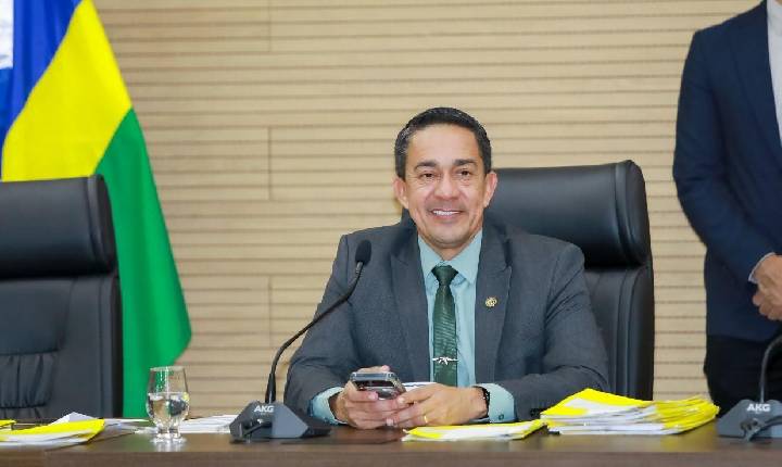Eyder Brasil garante R$ 250 mil para investimentos na Escola João Bento da Costa