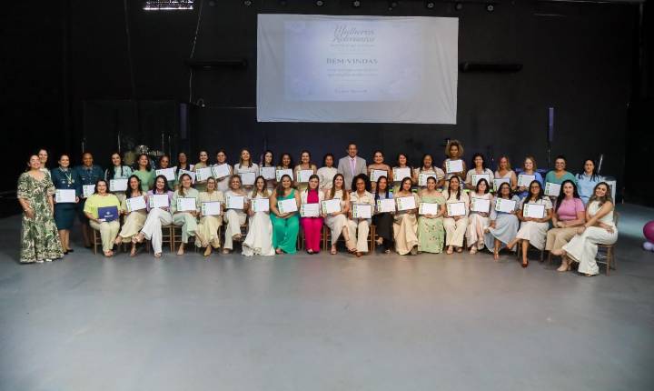 Eyder Brasil homenageia cerca de 50 mulheres em Ji-Paraná em mais uma edição do Projeto Mulheres Relevantes