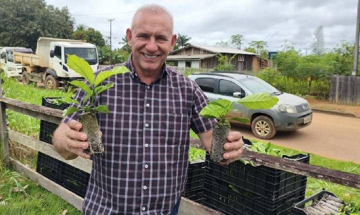 Ezequiel Neiva fortalece produção rural com entrega de recursos para mudas de café em Santa Luzia D’Oeste
