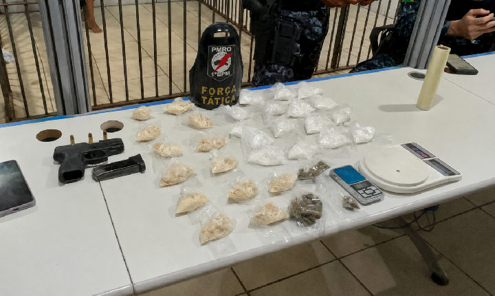Força Tática prende dupla e apreende arma na zona Sul