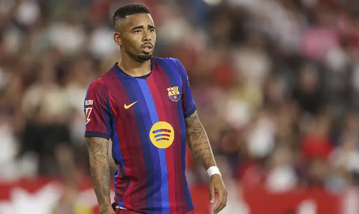 ‘Gabriel Jesus melhorou muito, gosto do que vejo’: Flick revela planos para camisa 9 do Barcelona