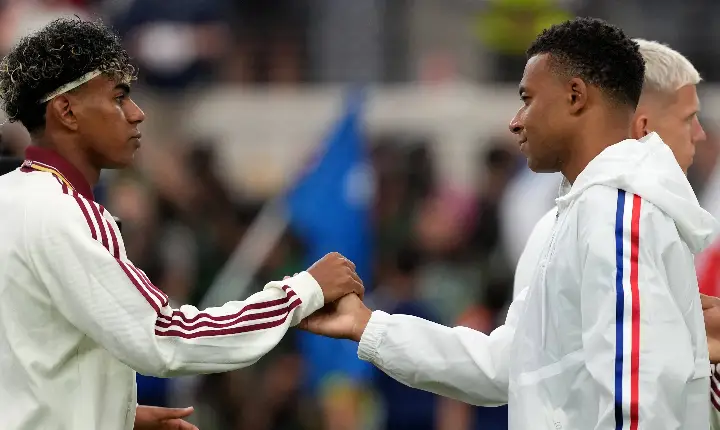 ‘Isso foi um pouco pior’: Courtois compara Yamal e Mbappé na briga pela Bola de Ouro