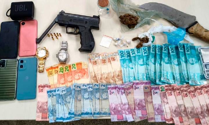 JI-PARANÁ – SUSPEITO TENTA FUGIR, MAS É PRESO PELA PM COM DROGAS, ARMA E DINHEIRO