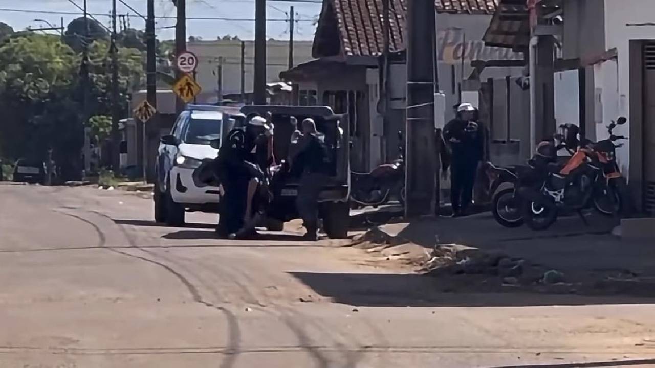 Jovem de 21 anos morre após troca de tiros com a PM