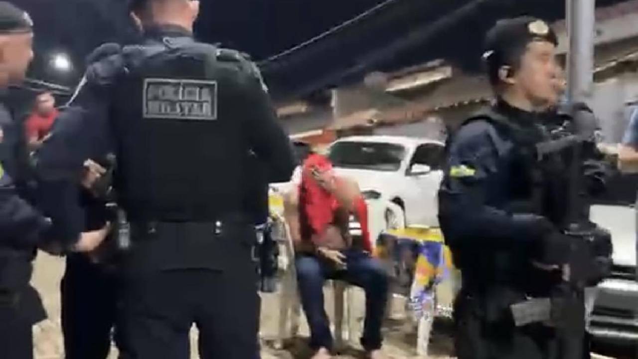 Jovem é atacado, e sofre tentativa de homicídio a tiros no Caí Na Água