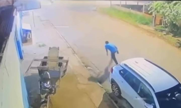 Jovem é morto a tiros por dupla de moto