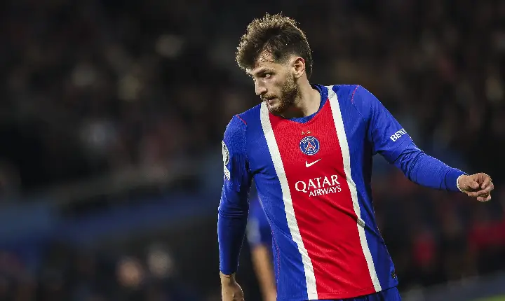 Kvaratskhelia sofre grave lesão e Luis Enrique enfrenta dilema para decidir substituto no PSG