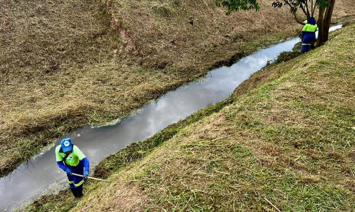 Limpeza do Canal dos Tanques retira mais de 27 toneladas de resíduos e reforça prevenção para o período chuvoso