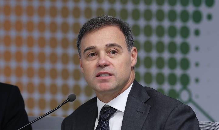Mendonça afasta diretor-geral da PF e cita “1984” ao criticar relatórios de inteligência