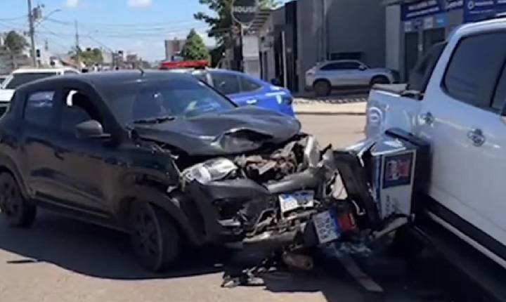 Motociclista fica em estado grave após acidente no centro