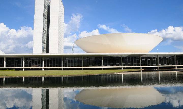 MP prevê R$ 18,5 bilhões em crédito para exportadores afetados por novo tarifaço dos EUA