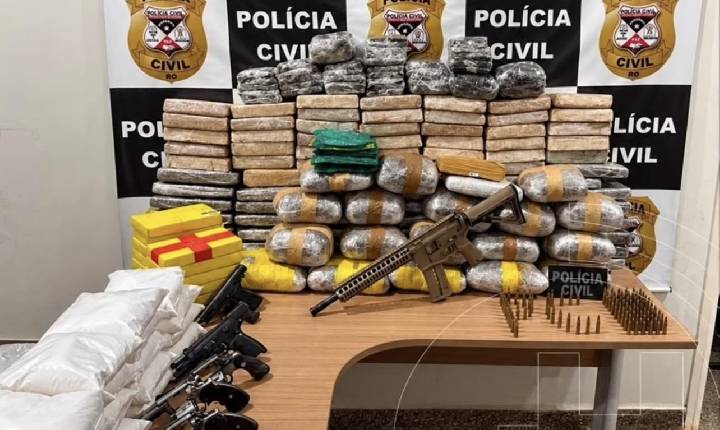 Polícia apreende arsenal de armas e drogas