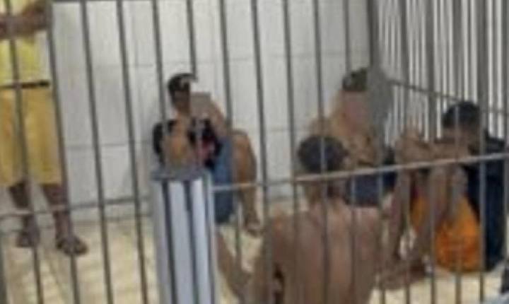 Polícia prende cinco em ponto comercial de drogas