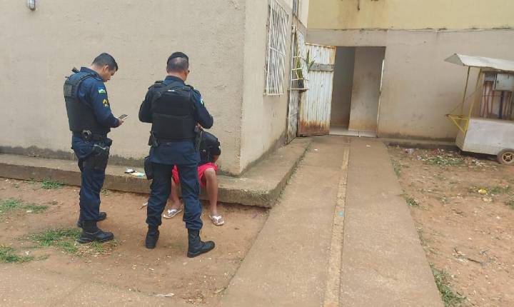 Policiais do 5º BPM prendem suspeito com 15 porções de droga durante ação no Residencial Orgulho do Madeira