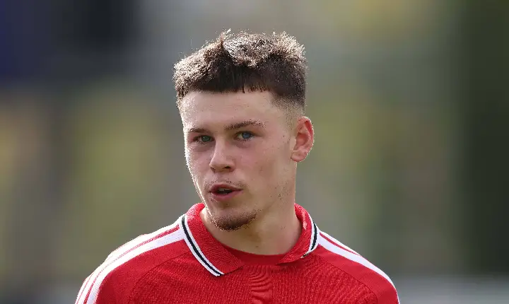 Por que o Manchester United pode se animar com a evolução de filho de Rooney