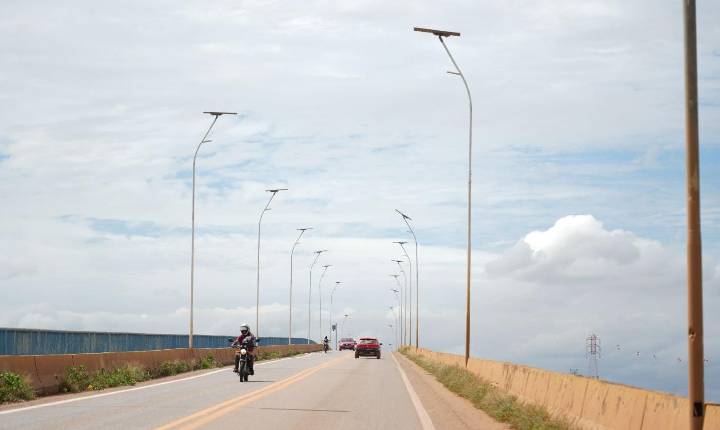Prefeitura moderniza iluminação da ponte sobre o rio Madeira com tecnologia solar