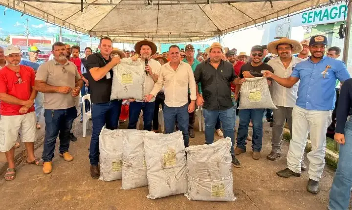 Produtores rurais de Buritis recebem insumos agrícolas por meio de emenda do deputado Alex Redano
