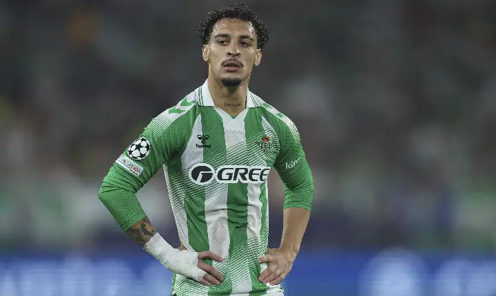 ‘Sofre de ansiedade excessiva’: Técnico do Betis explica jejum de gols de Antony