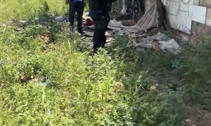 Mulher é encontrada morta com sinais de violência em terreno baldio