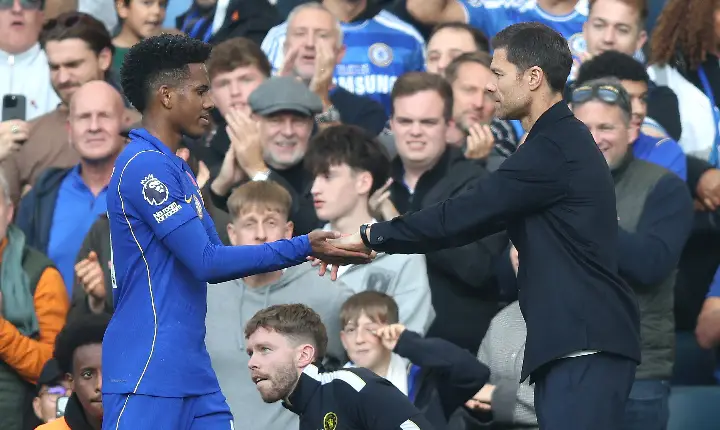 Xabi Alonso: ‘Estêvão deu a melhor resposta possível para mostrar que merece mais no Chelsea’