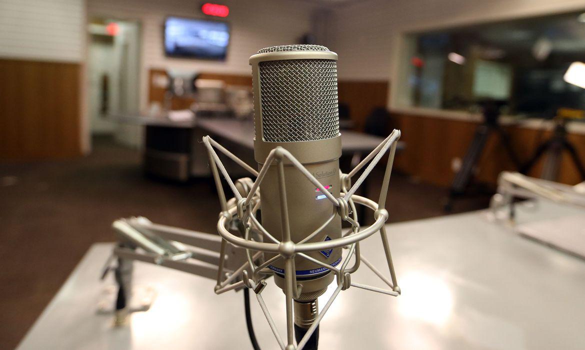Governo simplifica regras para aumento de cobertura de rádios FM