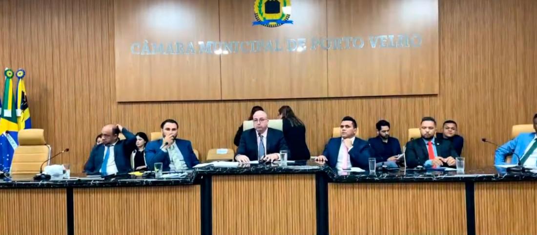 Câmara de Porto Velho rejeita projeto de Léo Moraes que acabaria com PPP da coleta de lixo