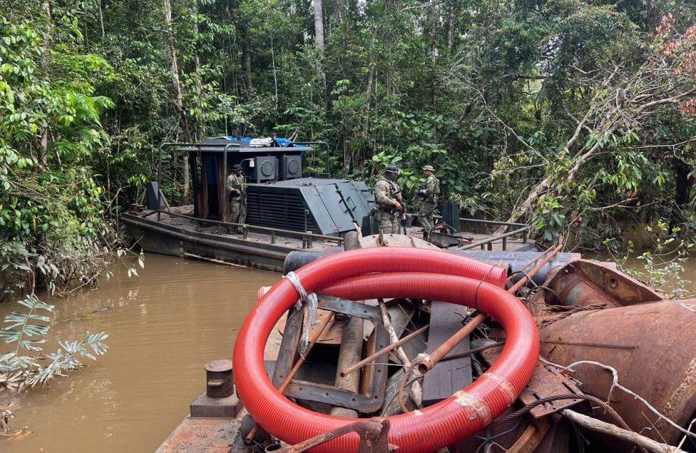 Ágata/2025: operação na Amazônia brasileira combate e destrói garimpo ilegal de ouro