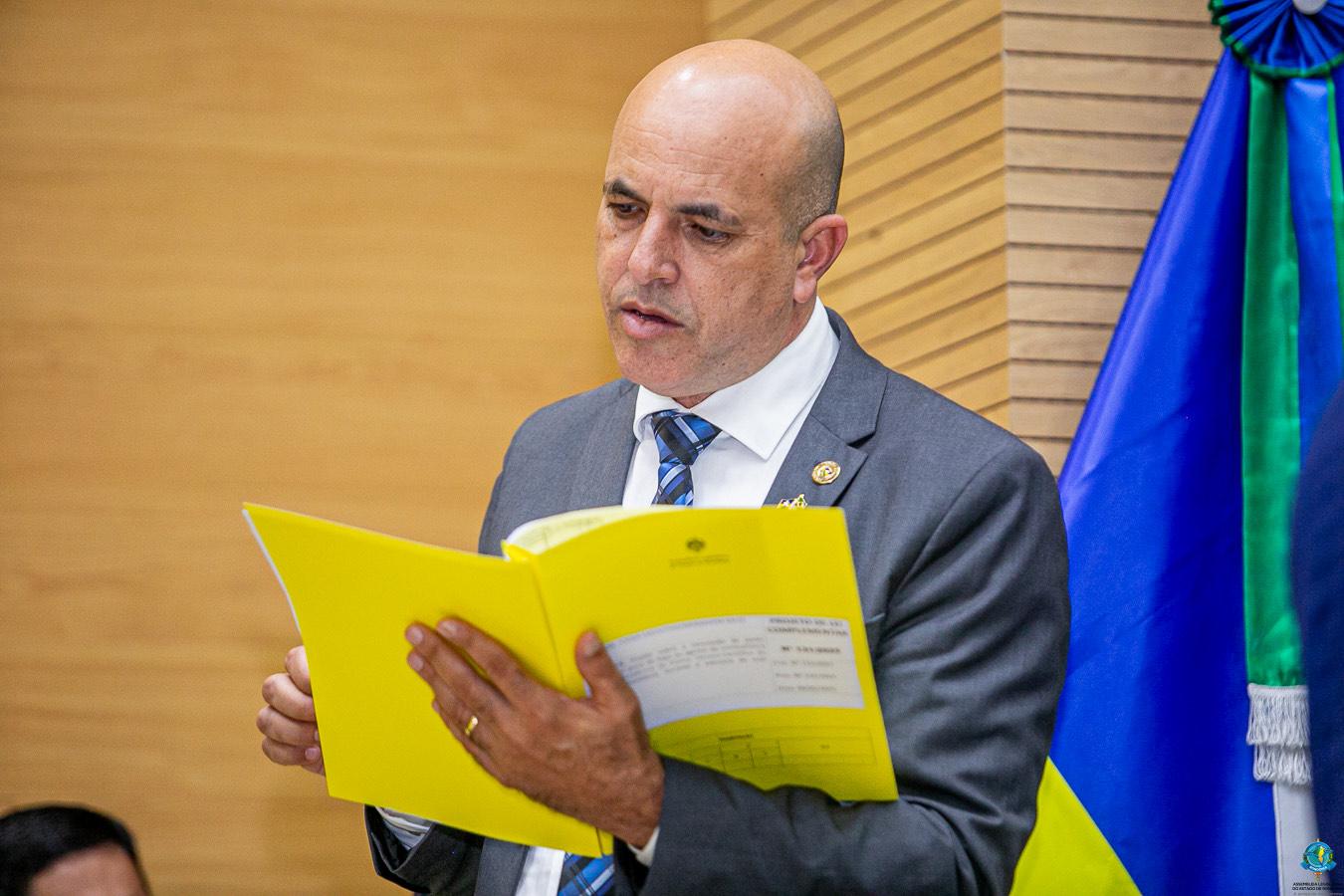 Deputado Ismael Crispin comemora prorrogação do concurso da Politec