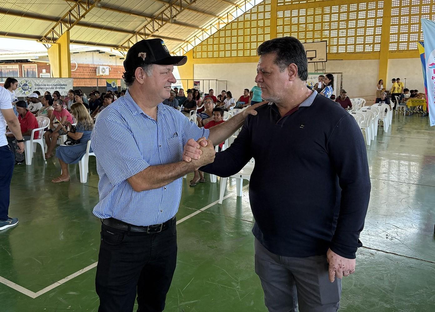Deputado Pedro Fernandes acompanha ação do Rondônia Cidadã em Monte Negro