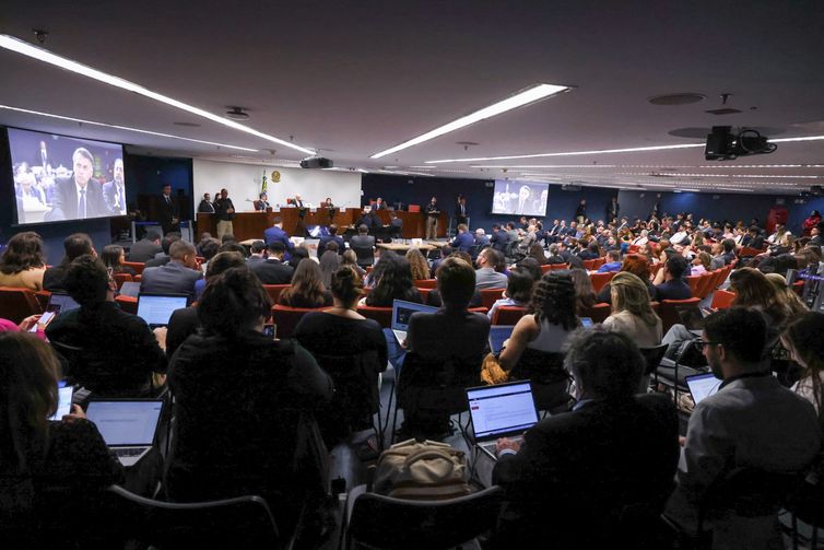 Após depoimento ao STF, Braga Netto pede para deixar a prisão