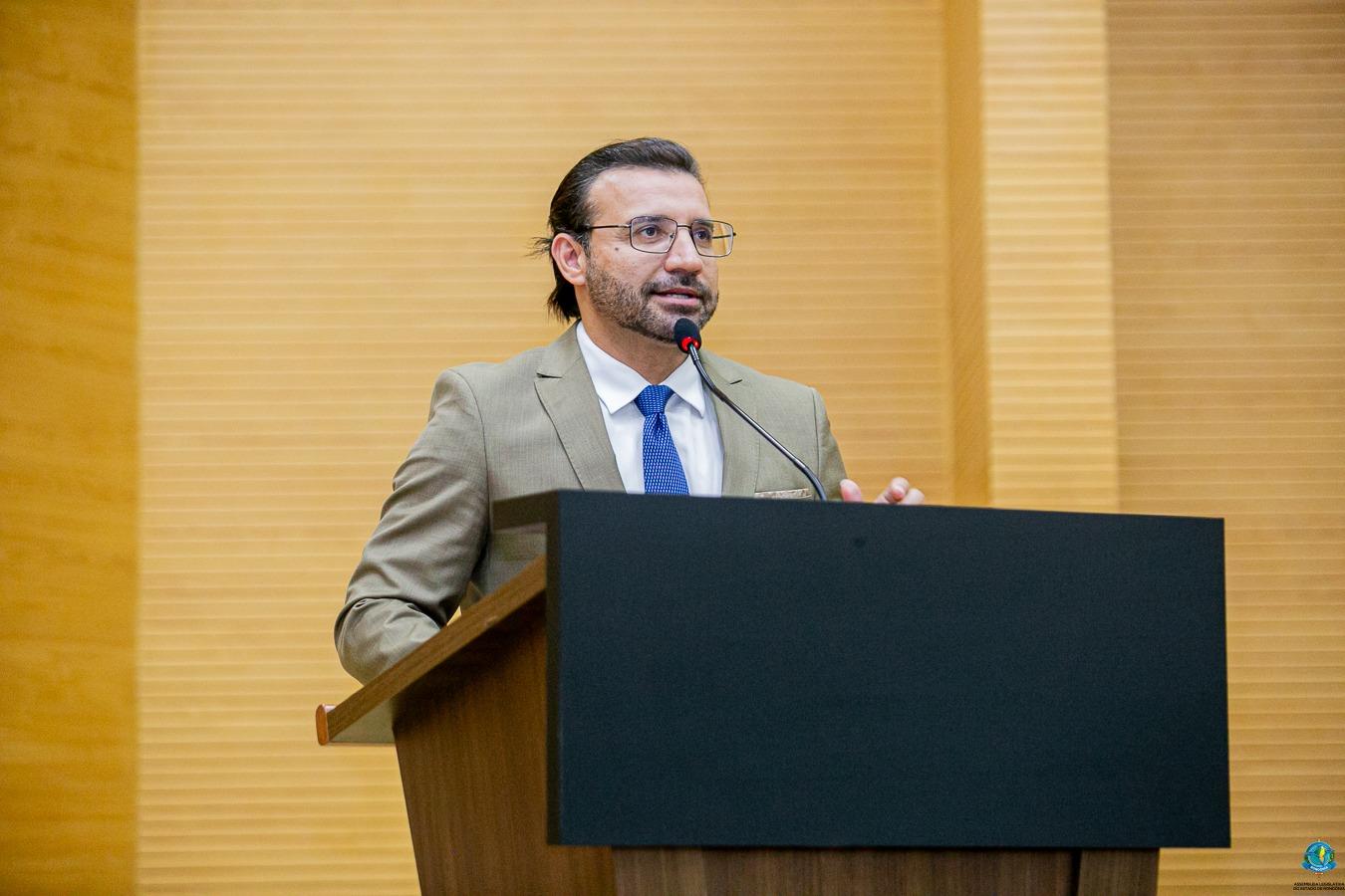 Deputado Ribeiro propõe instalação de totens de segurança em Unidade de Saúde e Creche da capital