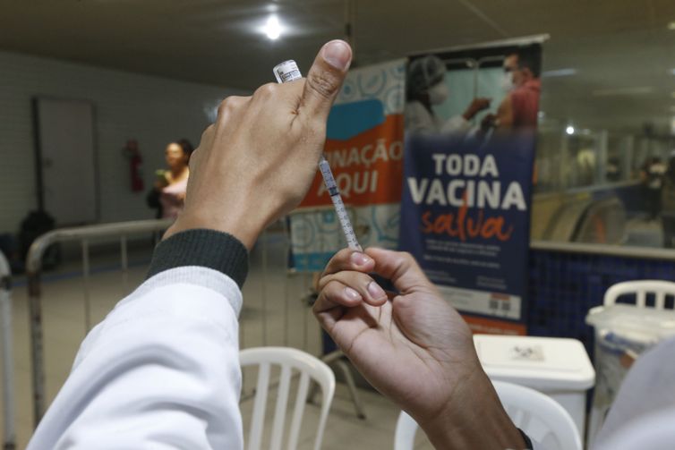 Gripe: São Paulo inicia vacinação em estações e terminais na segunda
