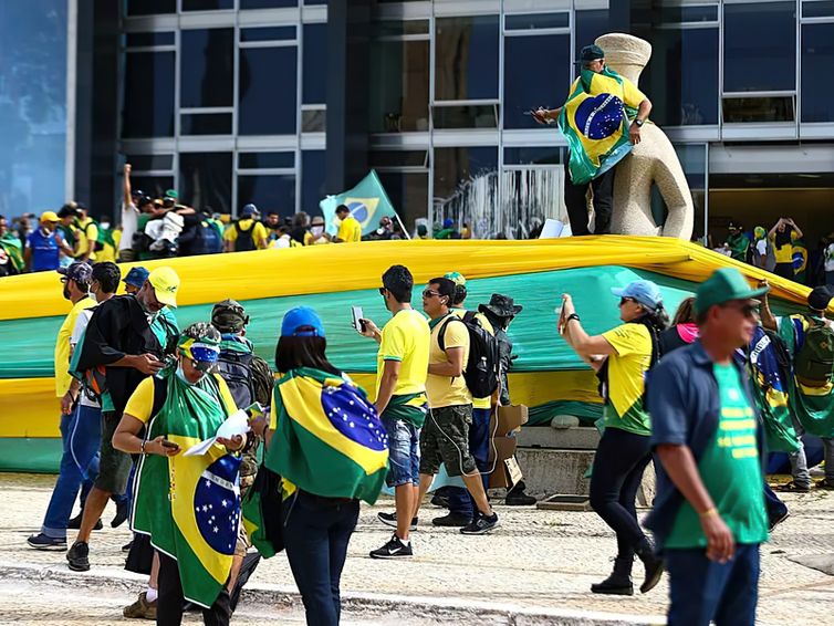 Marinha expulsa militar condenado por atos golpistas de 8 de janeiro