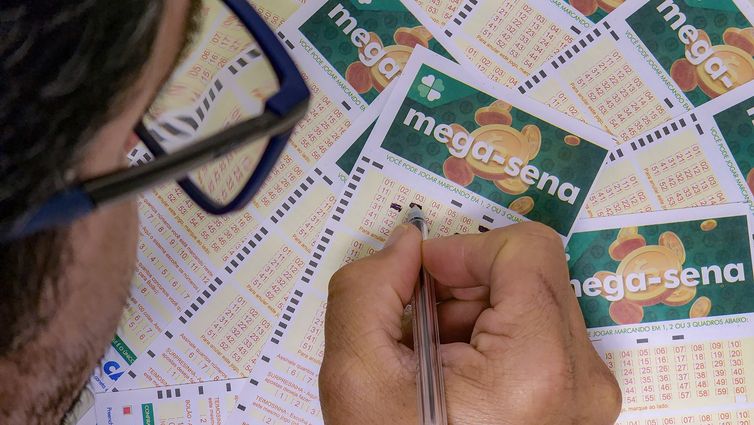 Mega-Sena acumula e prêmio principal vai para R$ 45 milhões